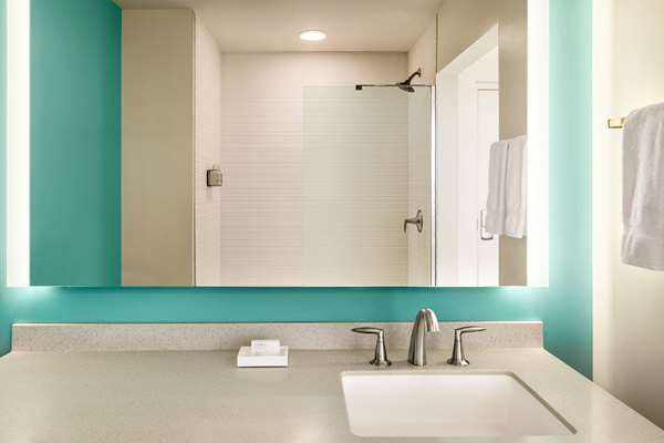  - Orbit Hotel Fairview Park - I-480, Exit 9