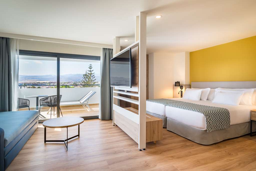 BARCELO MARGARITAS ROYAL LEVEL-guestroom-Guest Room,On-Site.jpg