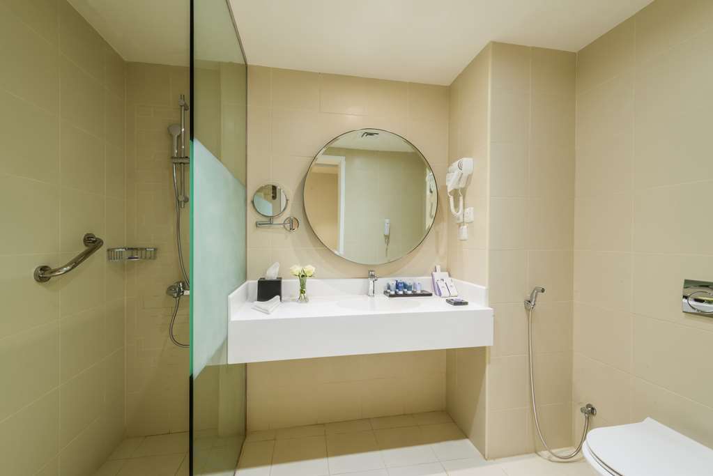 Best Western Plus Al Qurayyat City Center-guestroom-Guest Room,Bathroom,Suite,On-Site.jpg