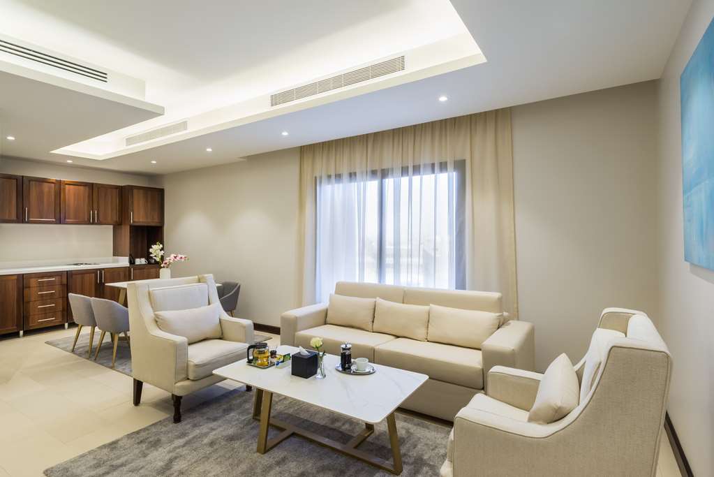 Best Western Plus Al Qurayyat City Center-guestroom-Guest Room,Guest Room Amenity,Suite,On-Site.jpg
