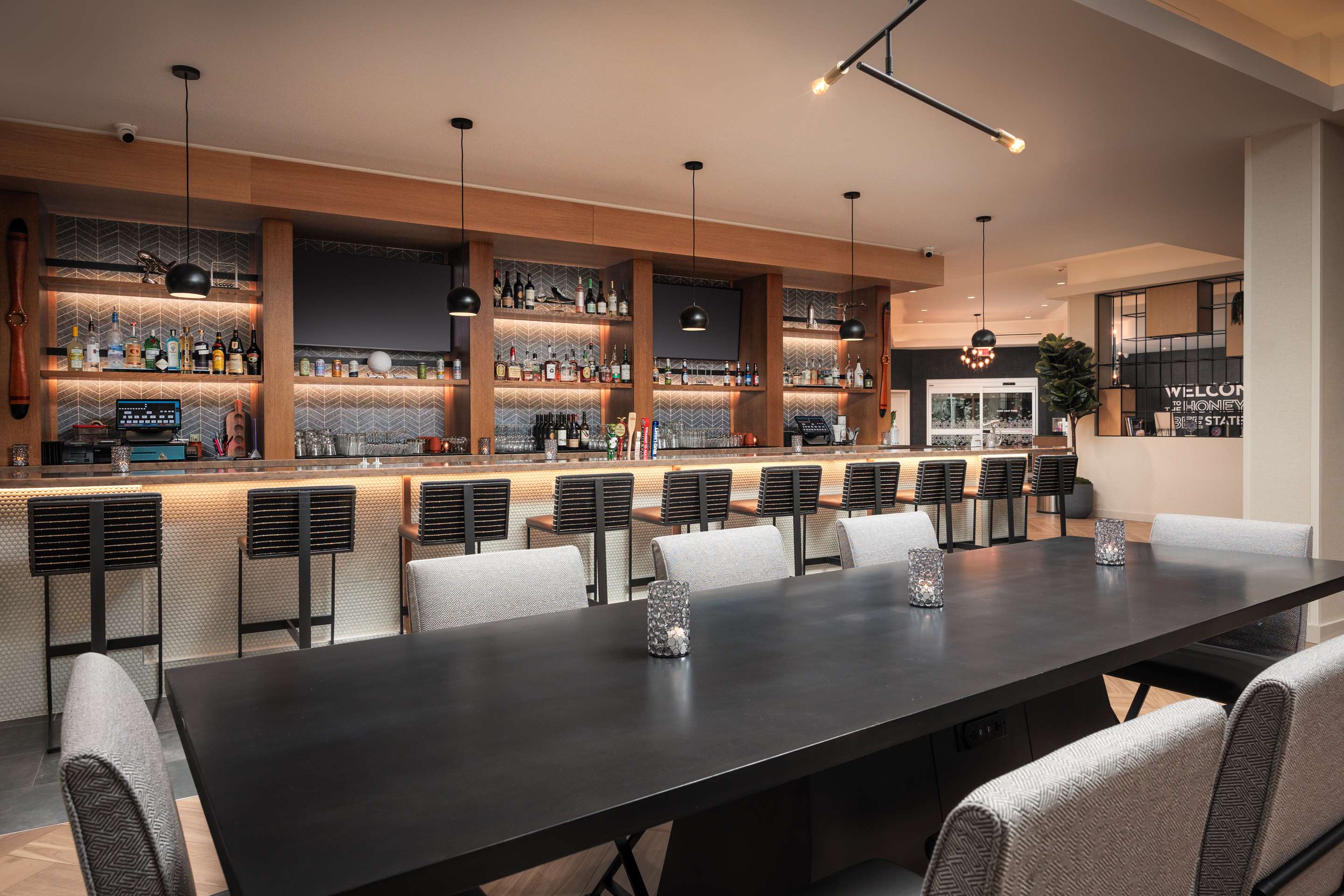 BarLounge | Hampton Inn & Suites Huntsville Downtown
