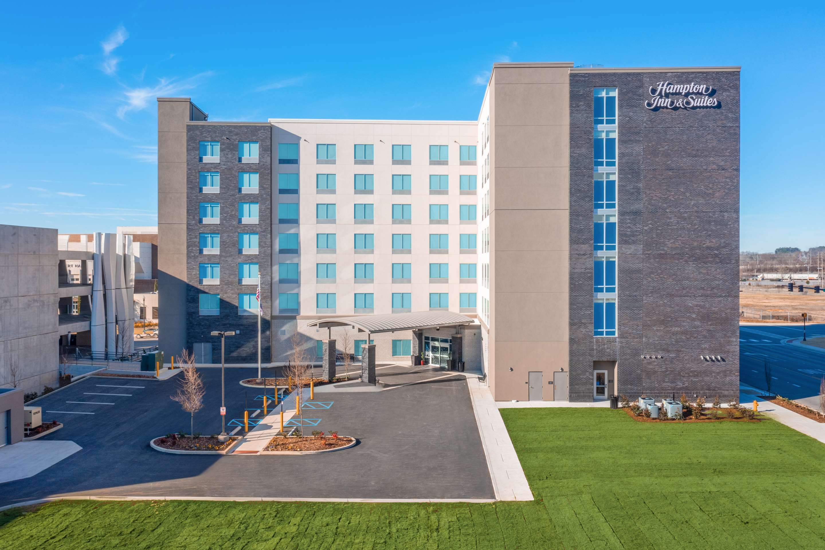 Exterior | Hampton Inn & Suites Huntsville Downtown