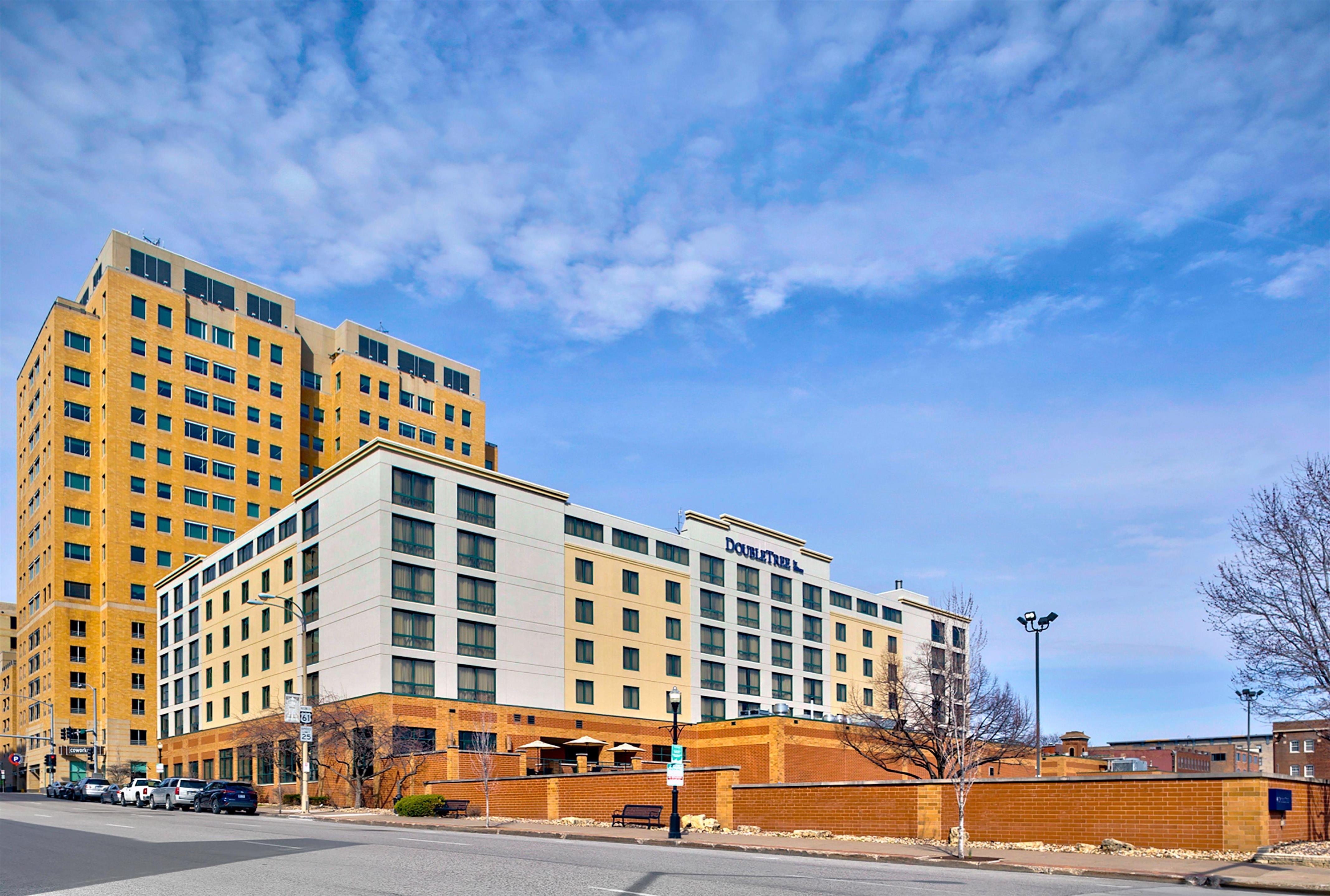 Exterior | DoubleTree by Hilton Davenport