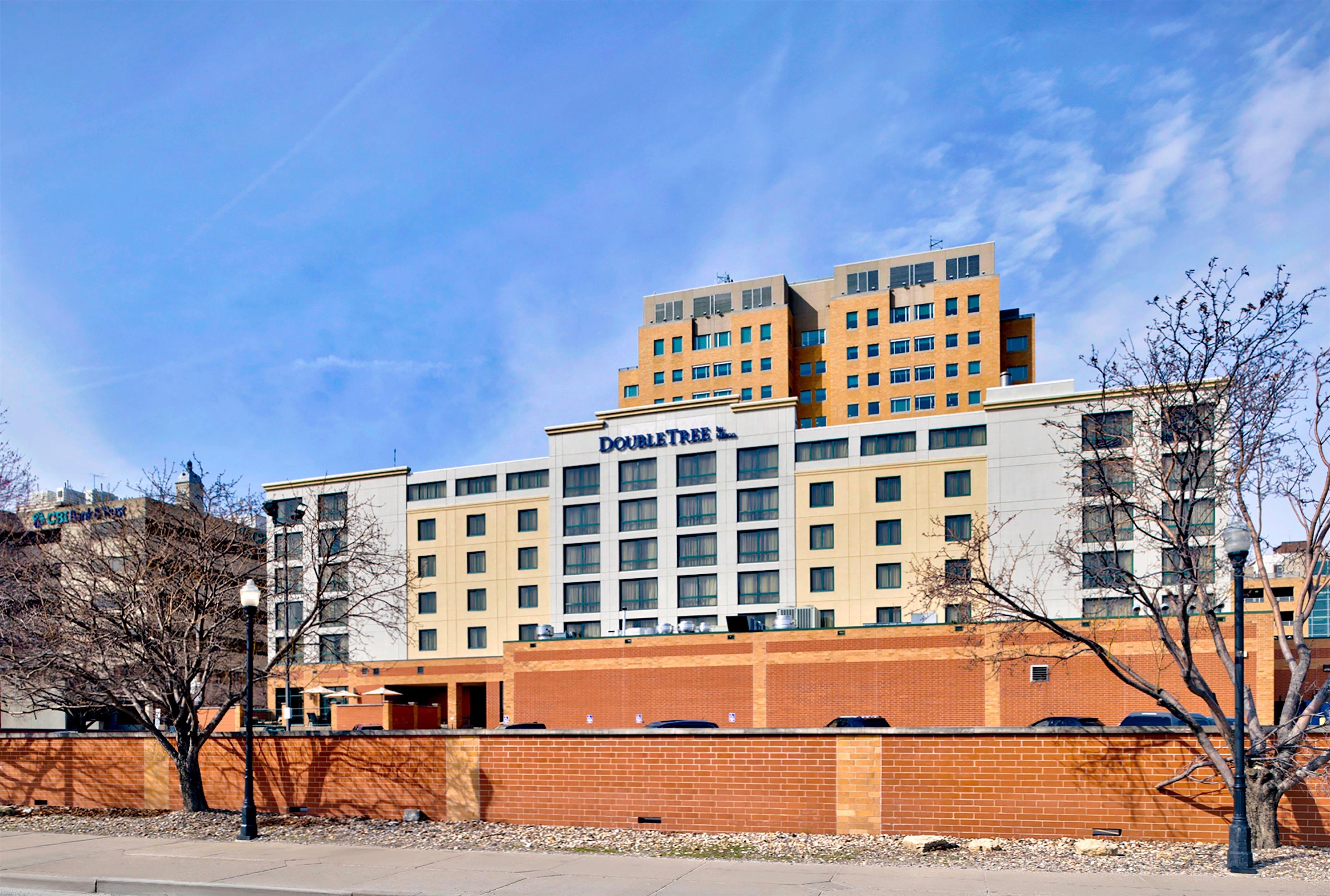Exterior | DoubleTree by Hilton Davenport
