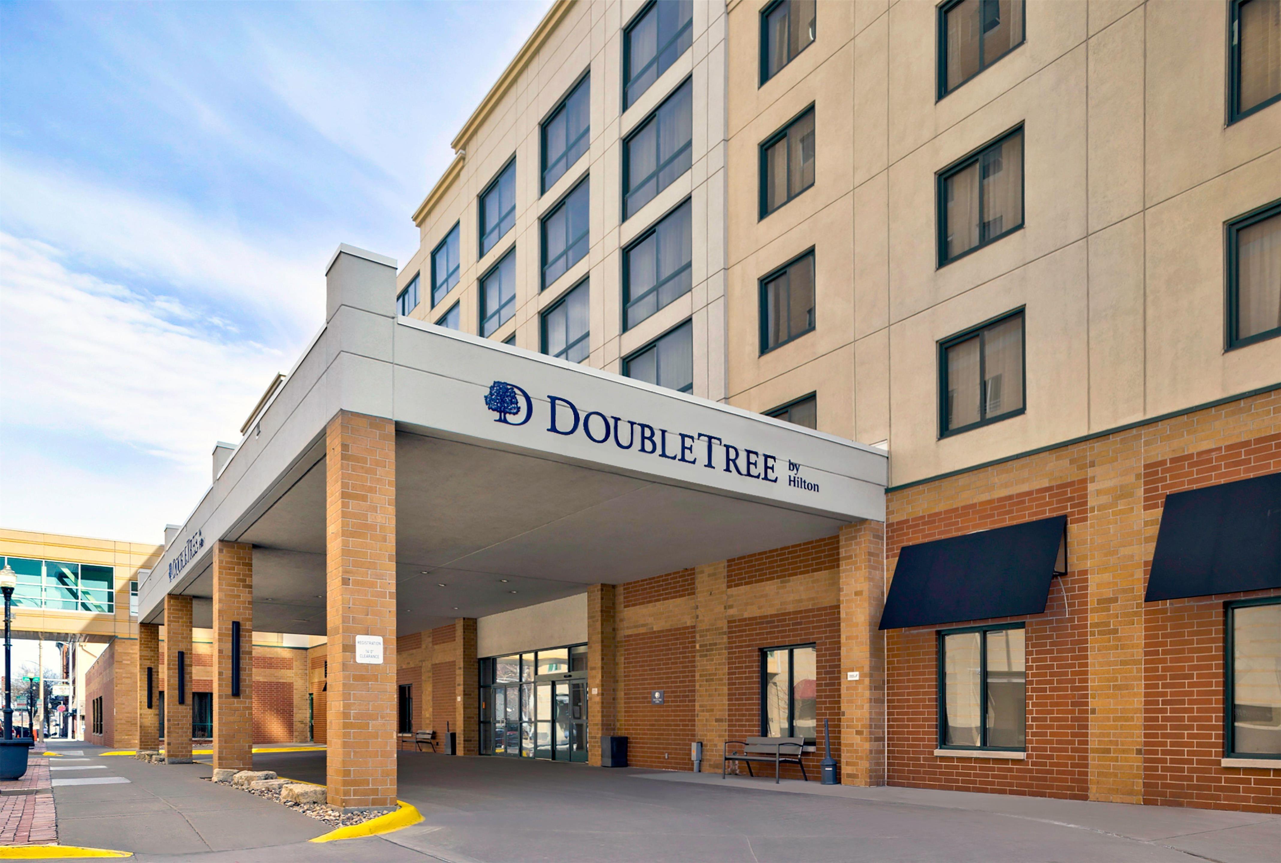 Exterior | DoubleTree by Hilton Davenport