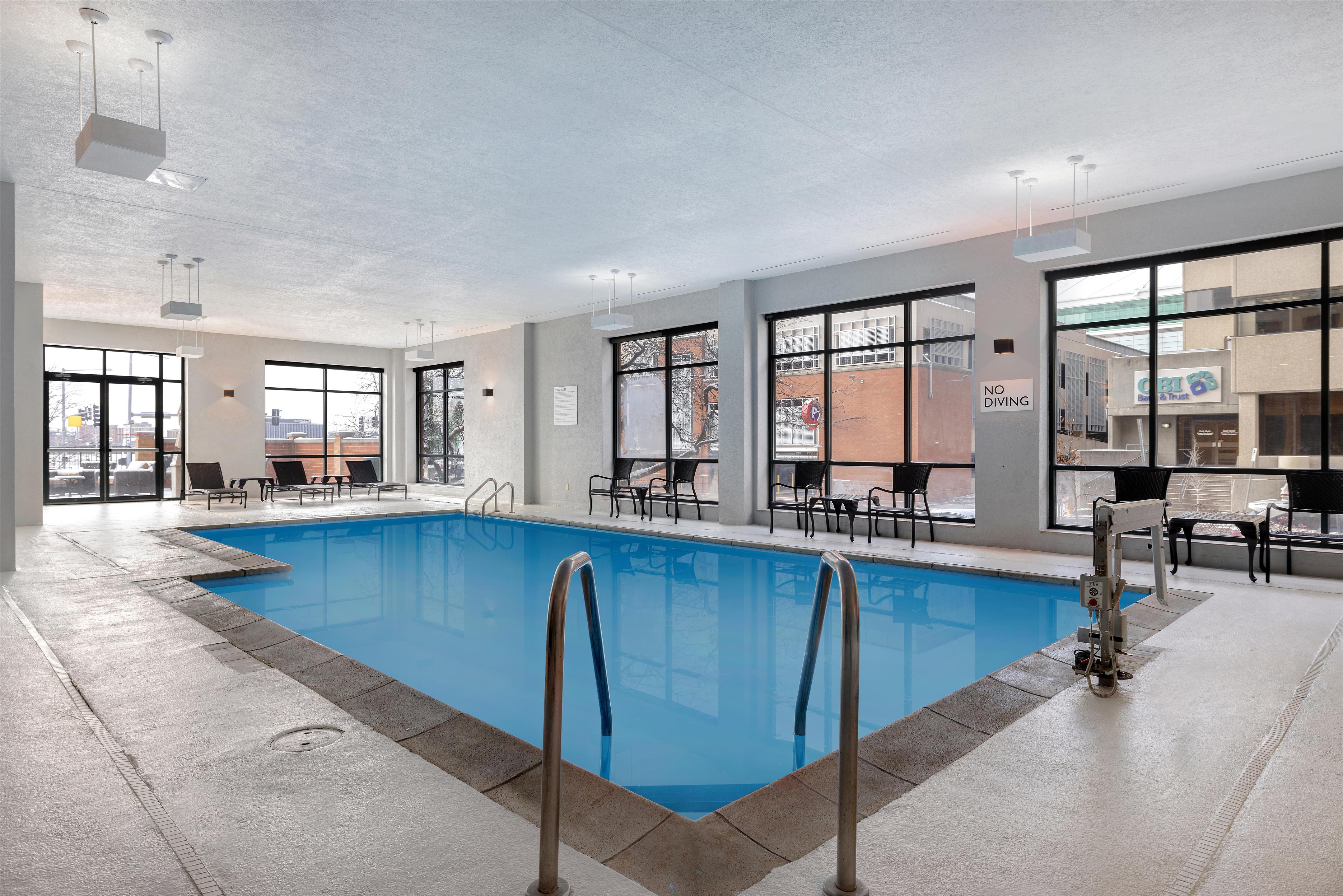 Pool | DoubleTree by Hilton Davenport