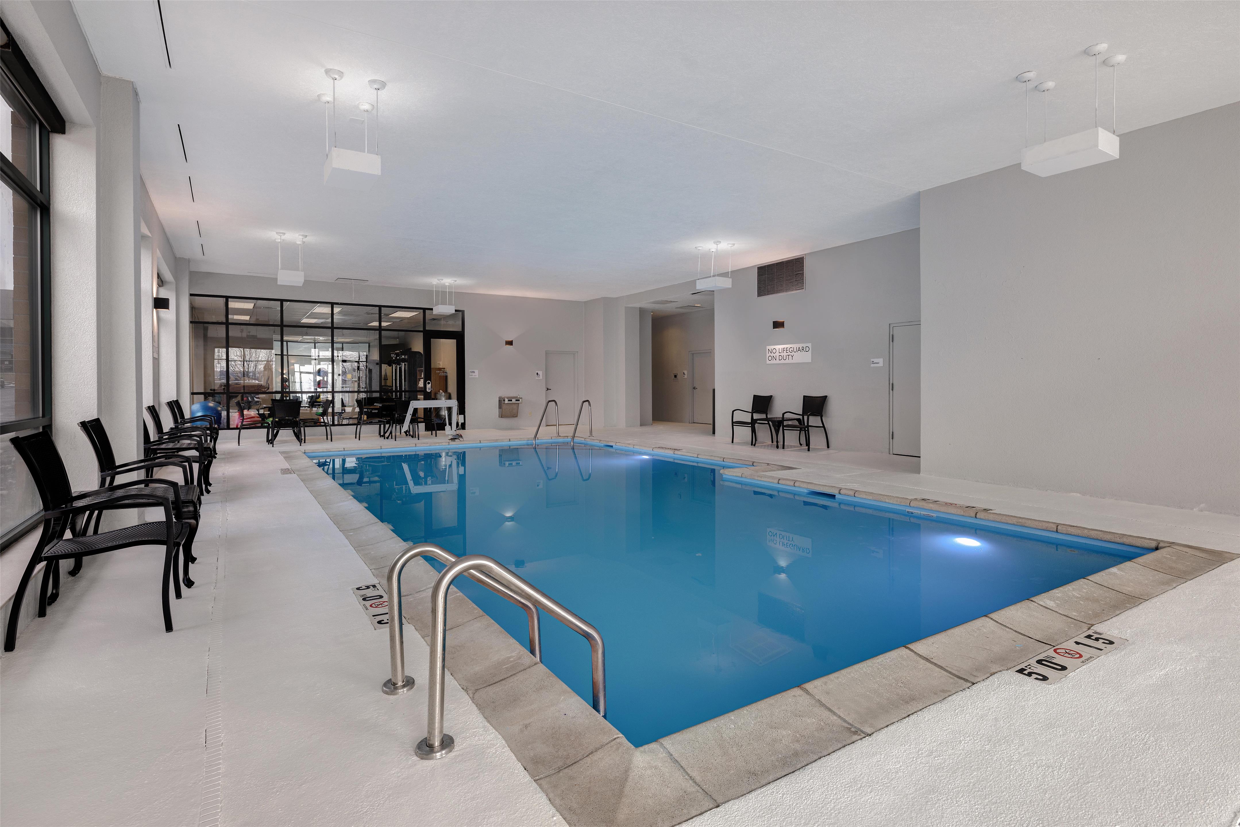 Pool | DoubleTree by Hilton Davenport