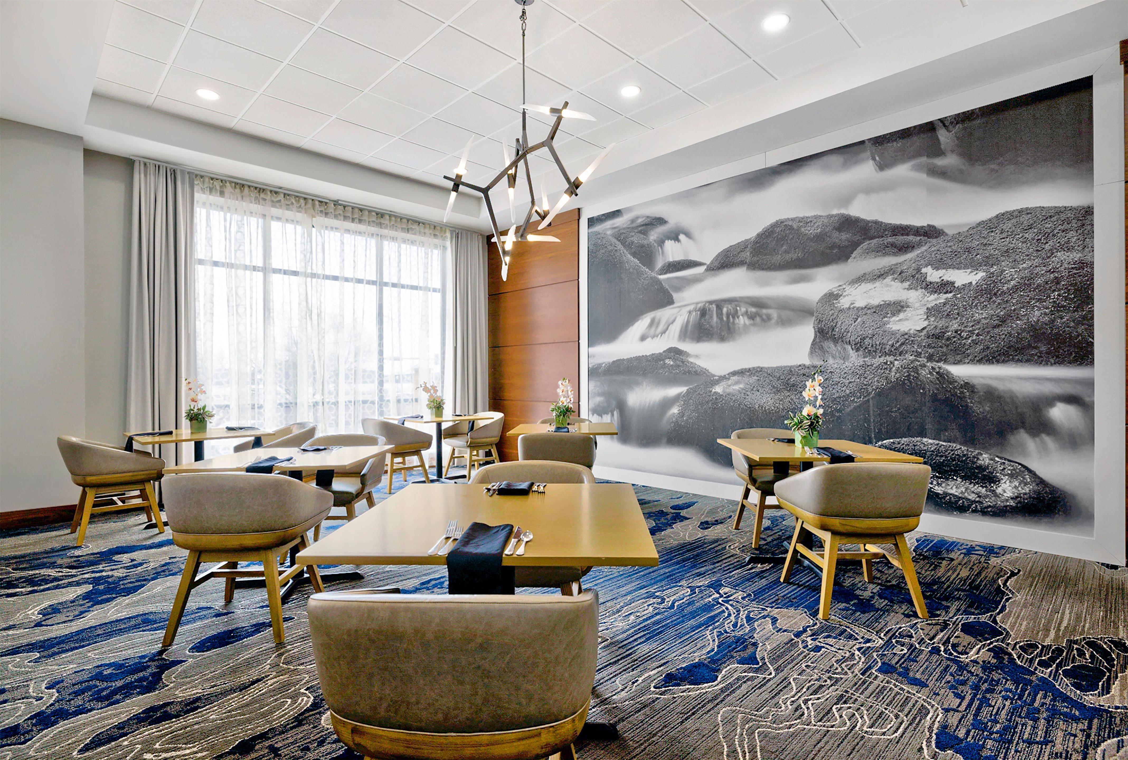 Restaurant | DoubleTree by Hilton Davenport
