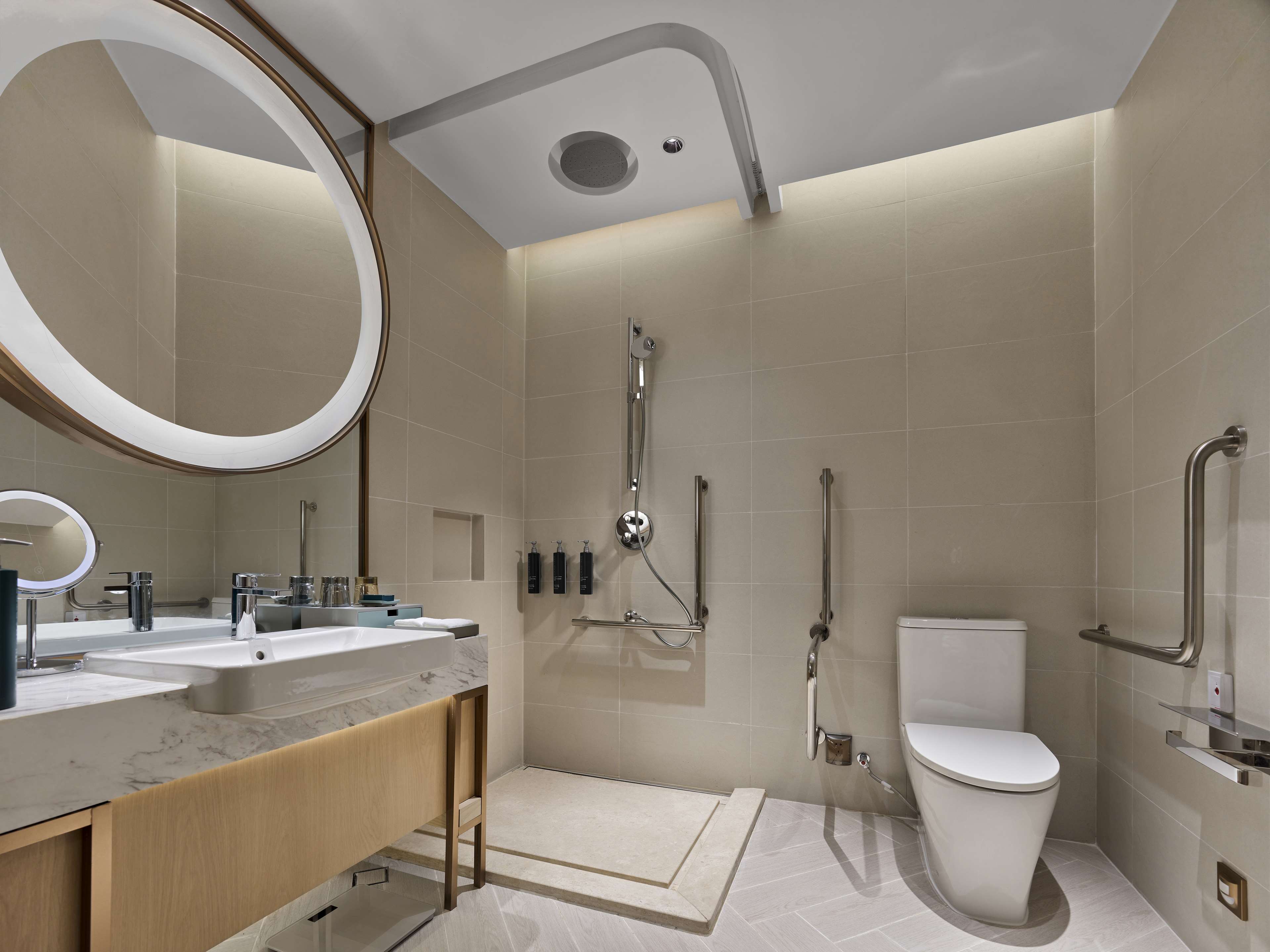 DoubleTree by Hilton Nanning Wuxiang Room Type - KING ACCESSIBLE ROOM