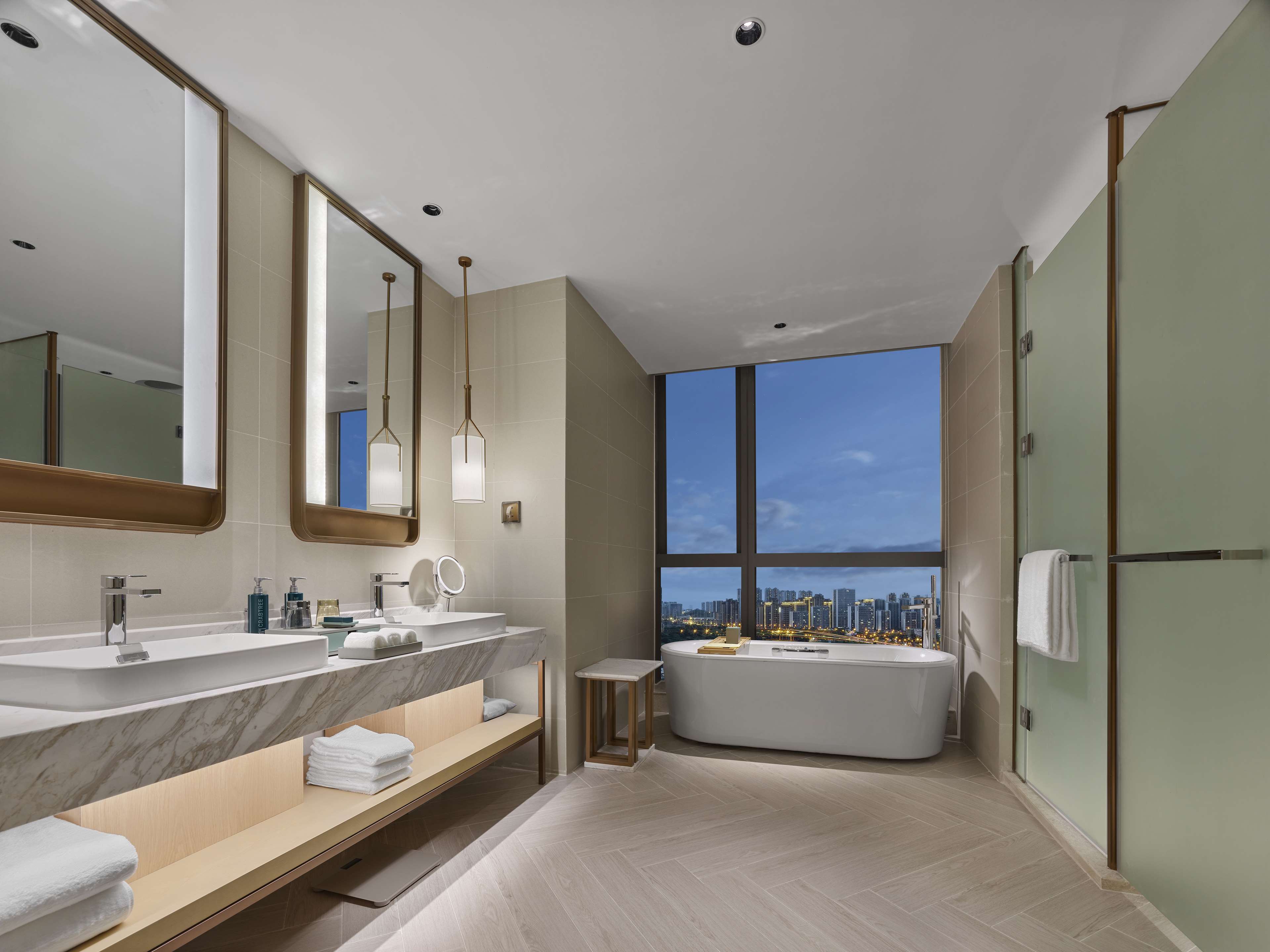 DoubleTree by Hilton Nanning Wuxiang Room Type - KING DELUXE SUITE