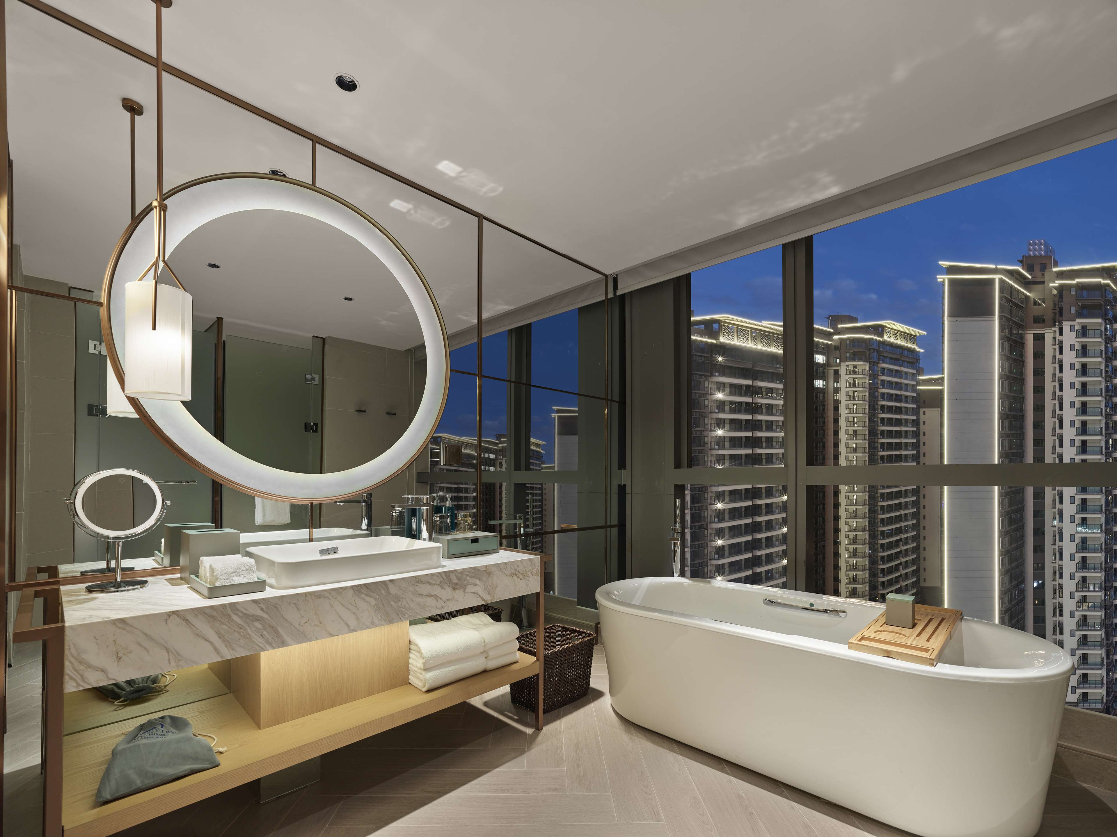 DoubleTree by Hilton Nanning Wuxiang Room Type - KING DELUXE ROOM