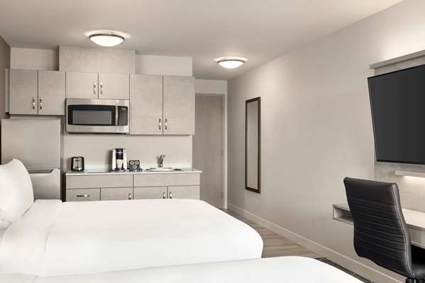 Suite - Microtel Inn & Suites by Wyndham Dorval