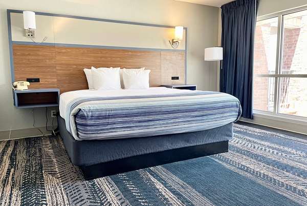 1 King Bed, Suite, Non-Smoking