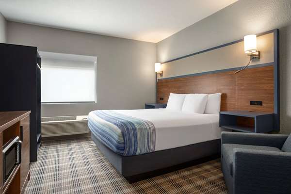 1 King Bed, NS Mobility Room, Bathtub w/ Grab 1 King Bed, Mobility AccessiblBars