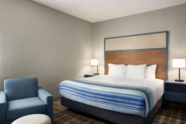 1 King Bed, Non-Smoking
