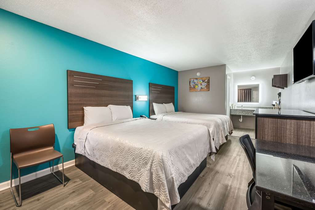 ECONO LODGE RUSSELLVILLE-guestroom-Guest Room,On-Site.jpg
