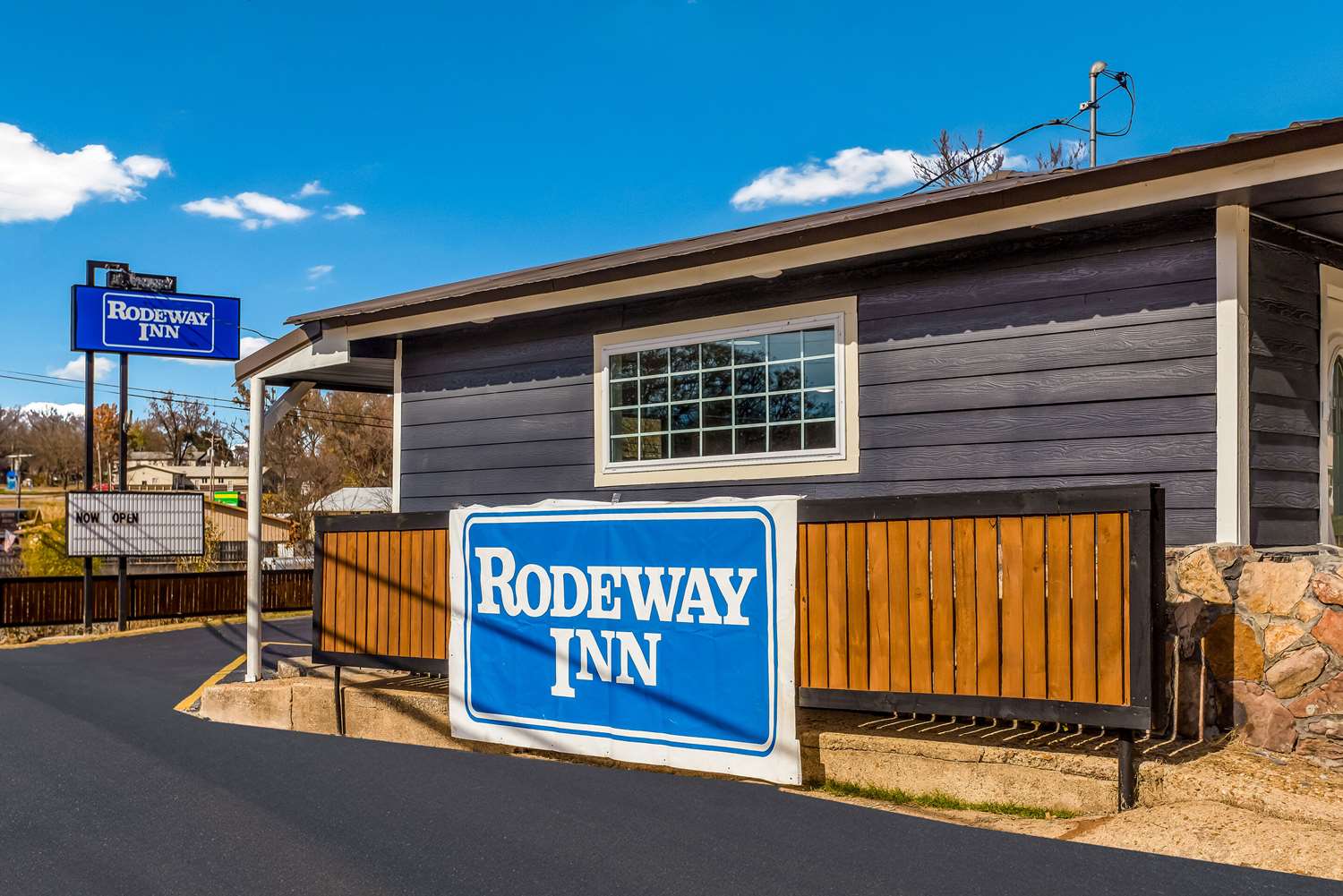 Rodeway Inn South Berryville, AR See Discounts