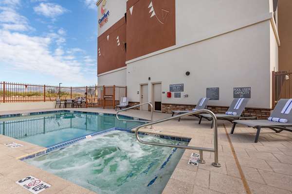 Pool - Comfort Suites Talking Stick District Scottsdale