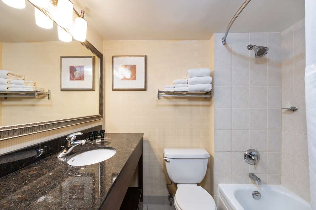 ALLURE HOTEL AND CONF CTR ASCEND HO-guestroom-Guest Room,Bathroom,On-Site.jpg