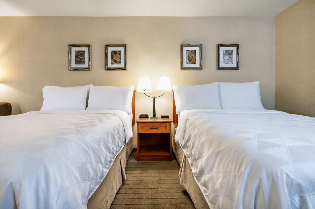 ALLURE HOTEL AND CONF CTR ASCEND HO-guestroom-Guest Room,On-Site.jpg