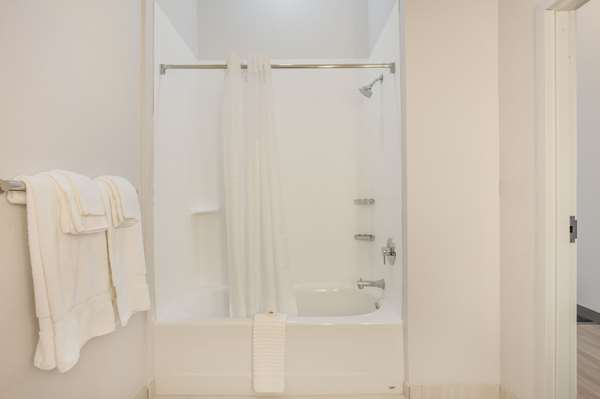  - Comfort Inn & Suites Gaylord - I-75, Exit 282