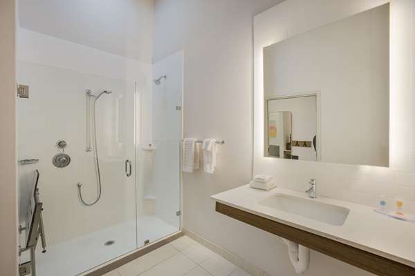  - Comfort Inn & Suites Gaylord - I-75, Exit 282