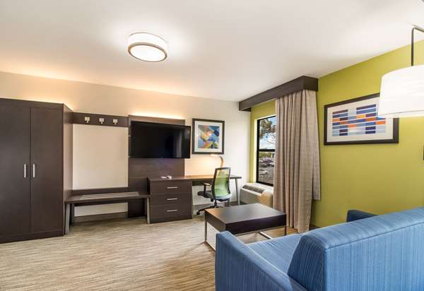  - Clarion Pointe Hotel New Bern