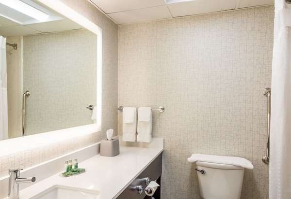  - Clarion Pointe Hotel New Bern