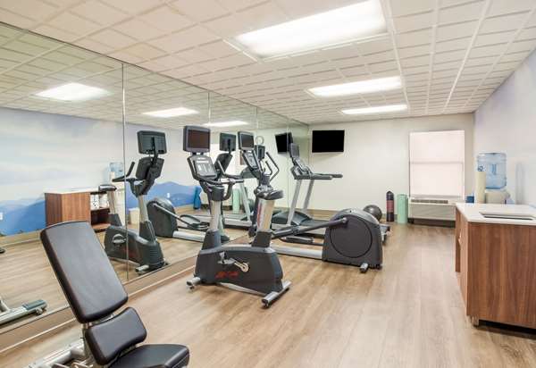 Fitness/ Exercise Room - Clarion Pointe Hotel New Bern