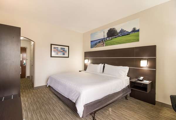  - Clarion Pointe Hotel New Bern