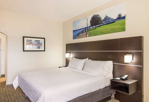  - Clarion Pointe Hotel New Bern