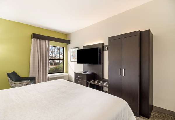  - Clarion Pointe Hotel New Bern