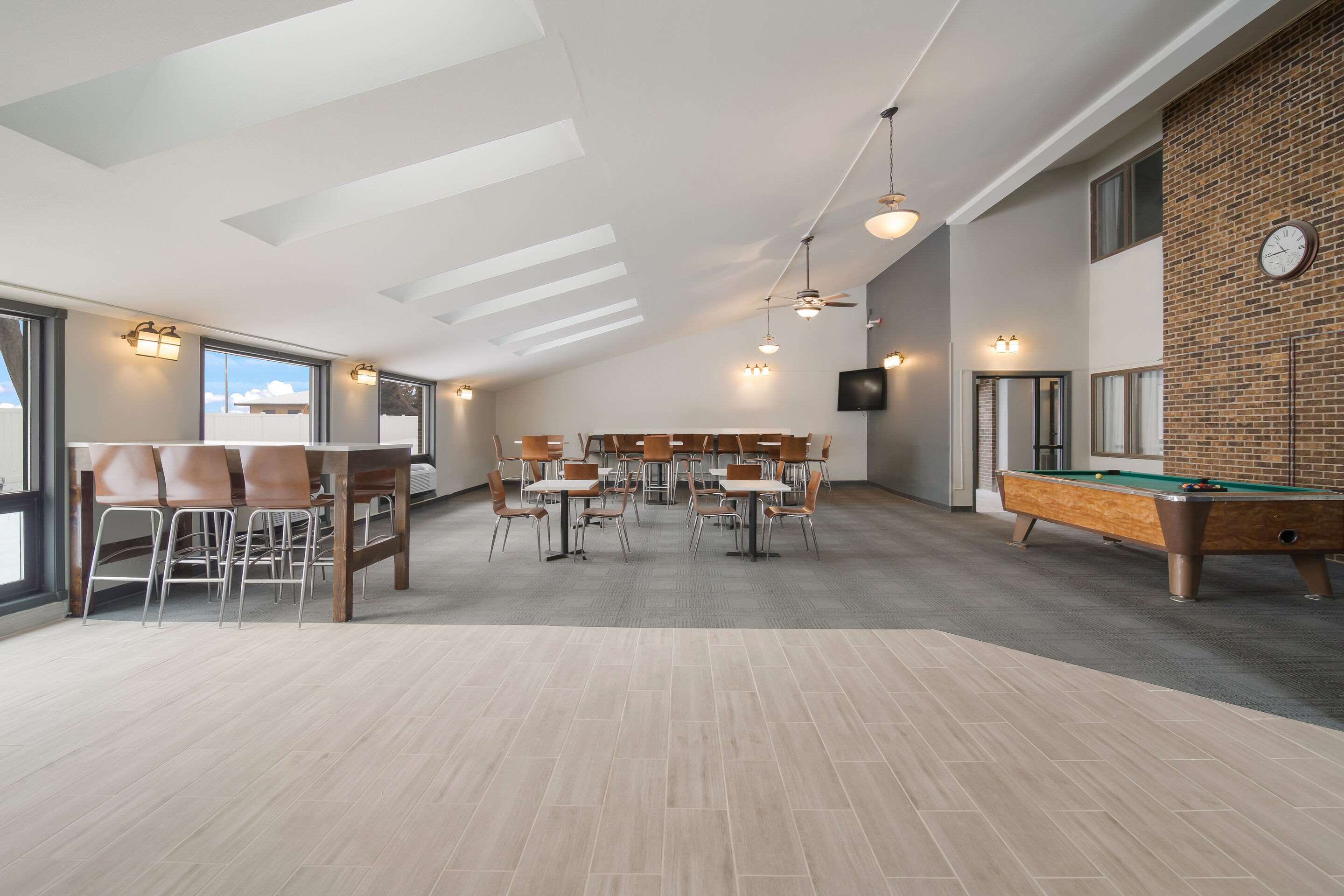 Enjoy breakfast in this seating area | Econo Lodge