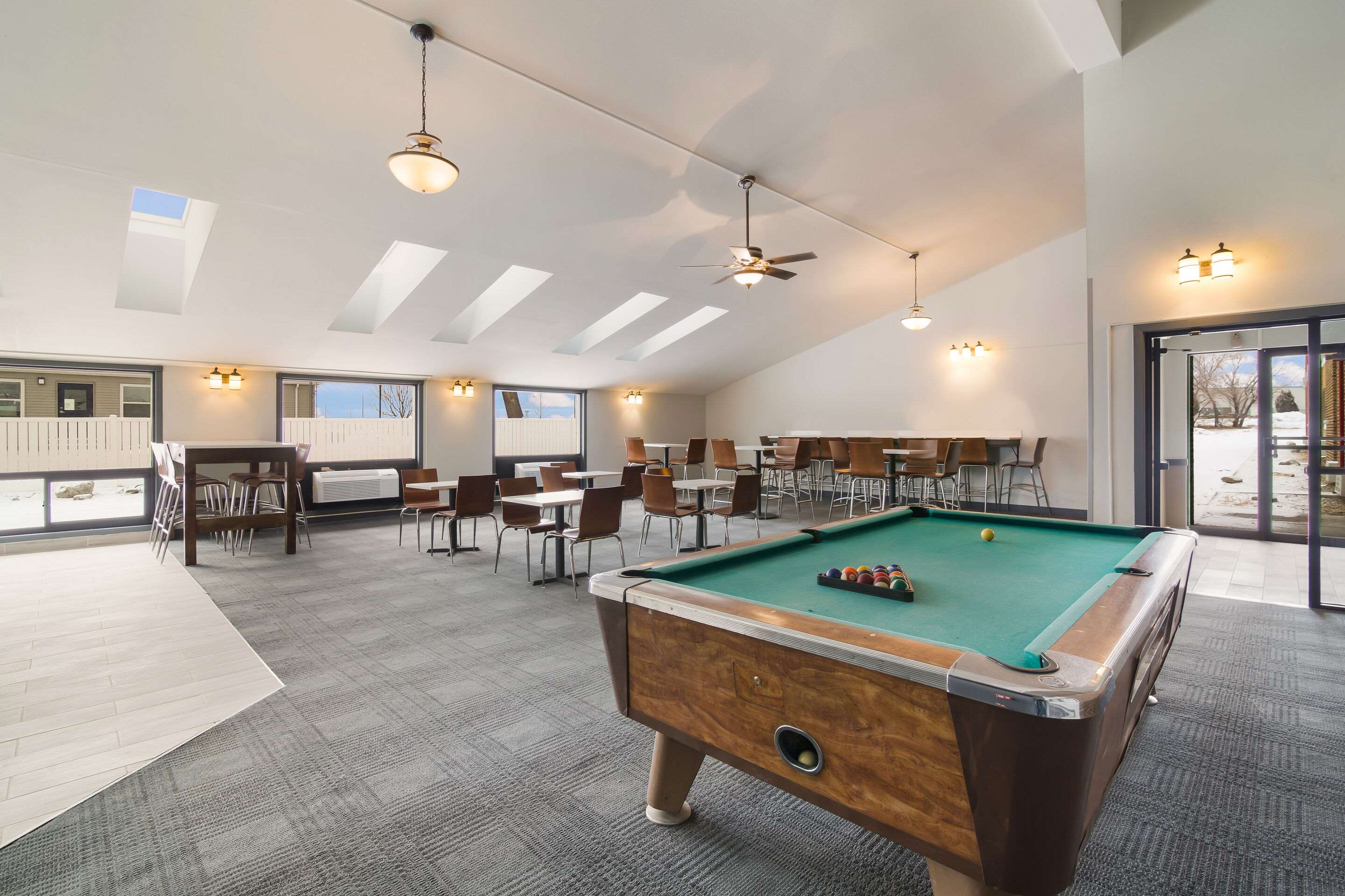 Enjoy breakfast in this seating area | Econo Lodge