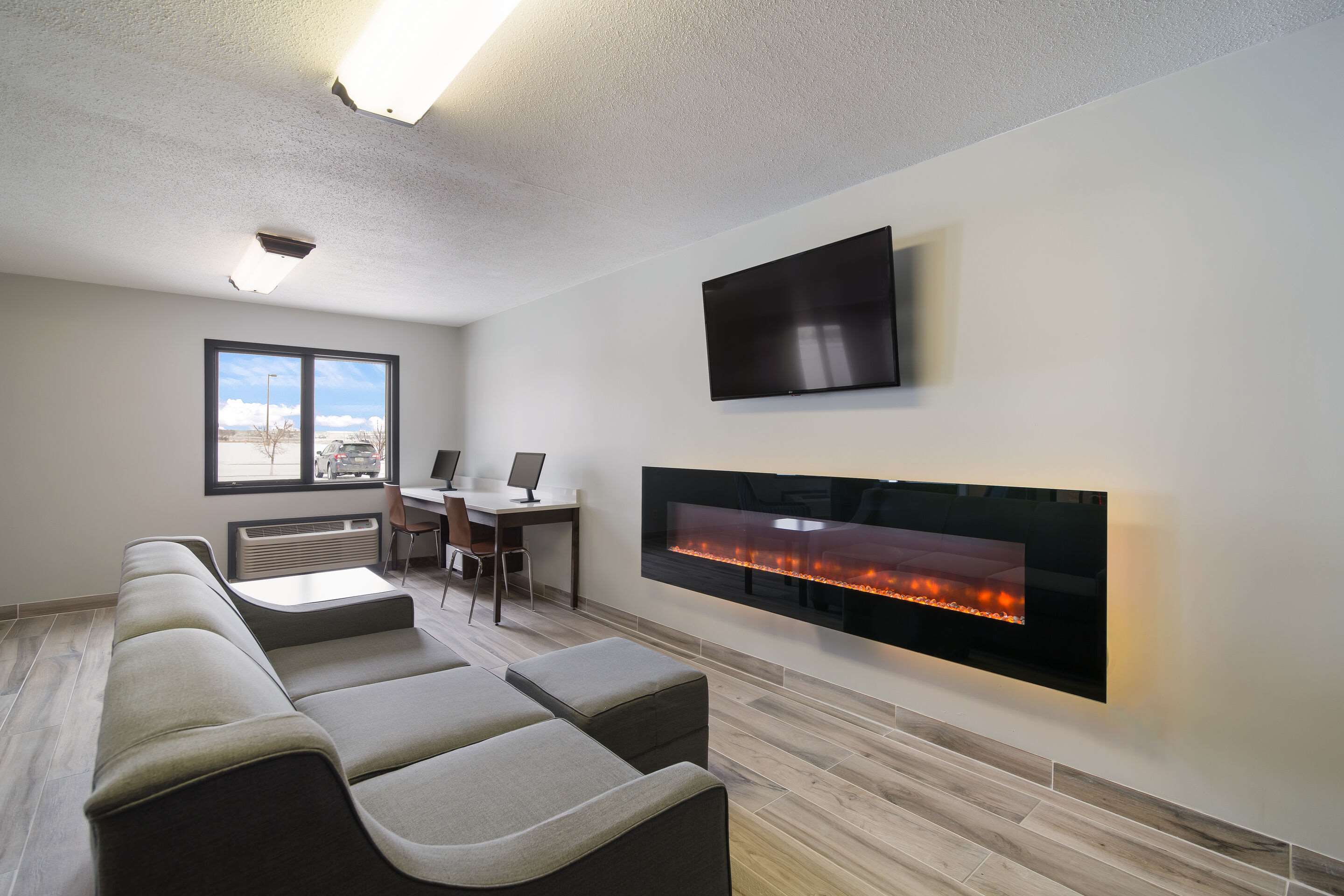 Lobby with sitting area | Econo Lodge