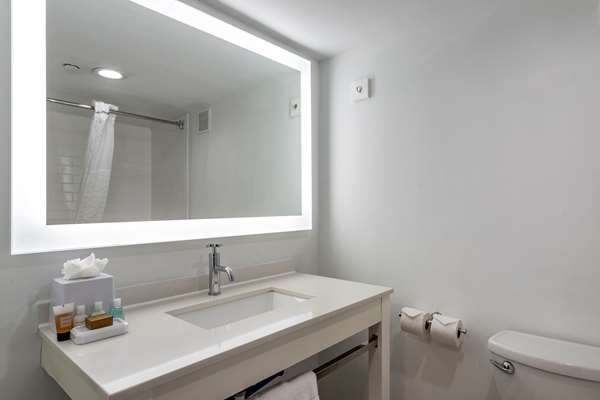  - Clarion Pointe Hotel Galveston