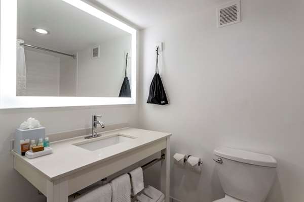  - Clarion Pointe Hotel Galveston