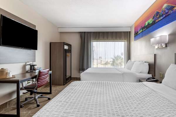 Suite - Clarion Pointe Hotel Galveston