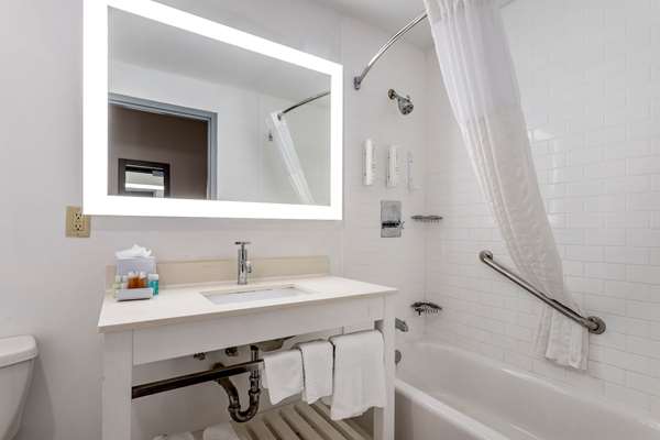  - Clarion Pointe Hotel Galveston