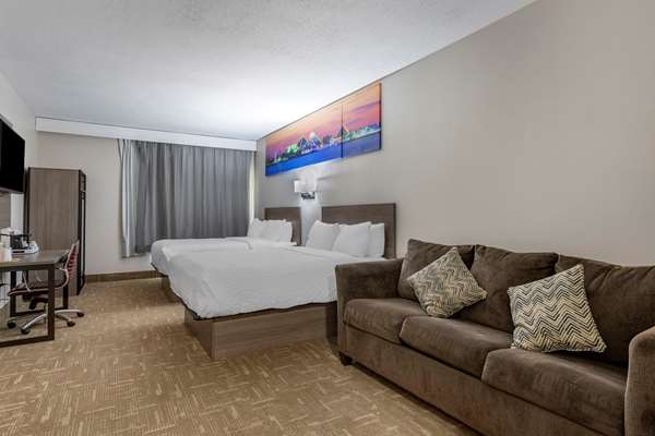 Suite - Clarion Pointe Hotel Galveston