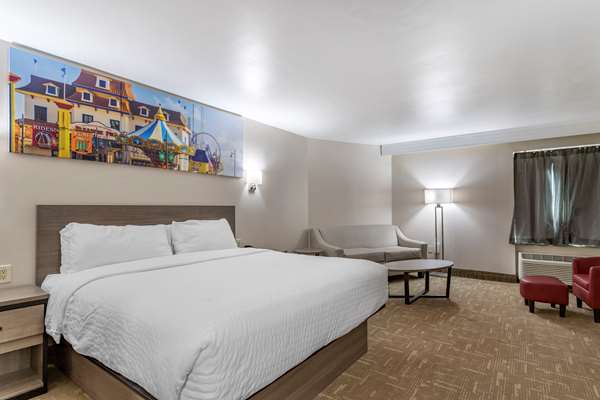 Suite - Clarion Pointe Hotel Galveston