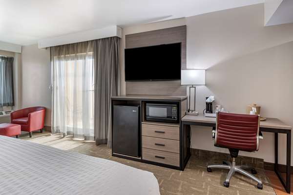 Suite - Clarion Pointe Hotel Galveston