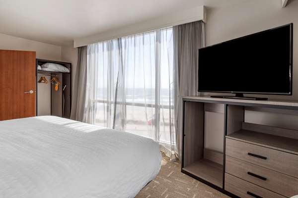 Suite - Clarion Pointe Hotel Galveston