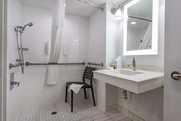  - Clarion Pointe Hotel Galveston