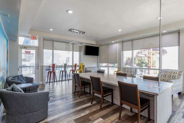 Amenities - Clarion Pointe Hotel Galveston