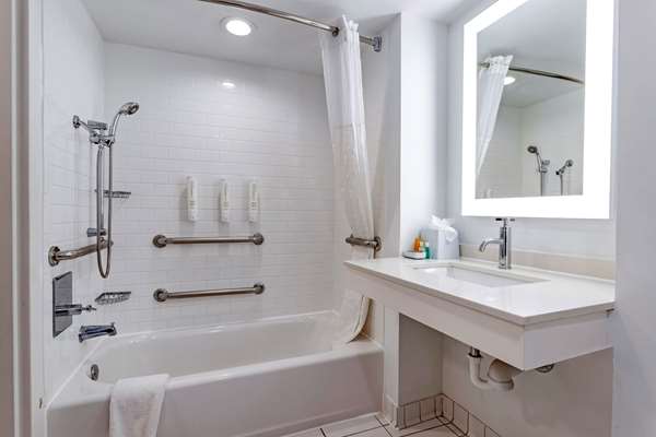  - Clarion Pointe Hotel Galveston