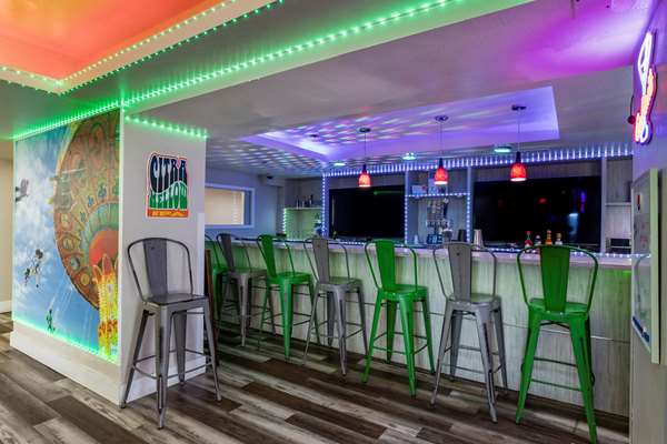 Bar - Clarion Pointe Hotel Galveston