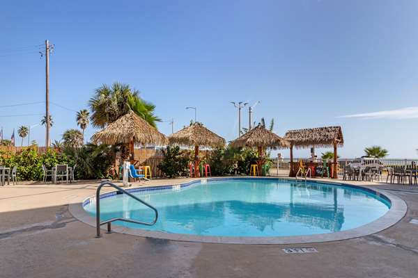 Pool - Clarion Pointe Hotel Galveston