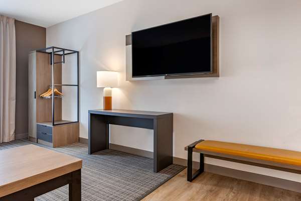  - Comfort Suites Cottage Grove - I-94, Exit 244