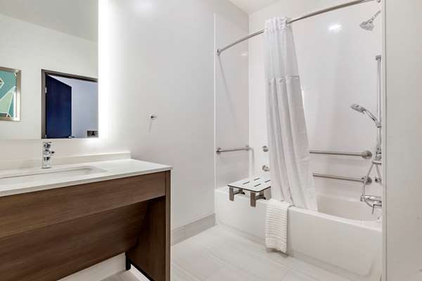  - Comfort Suites Cottage Grove - I-94, Exit 244